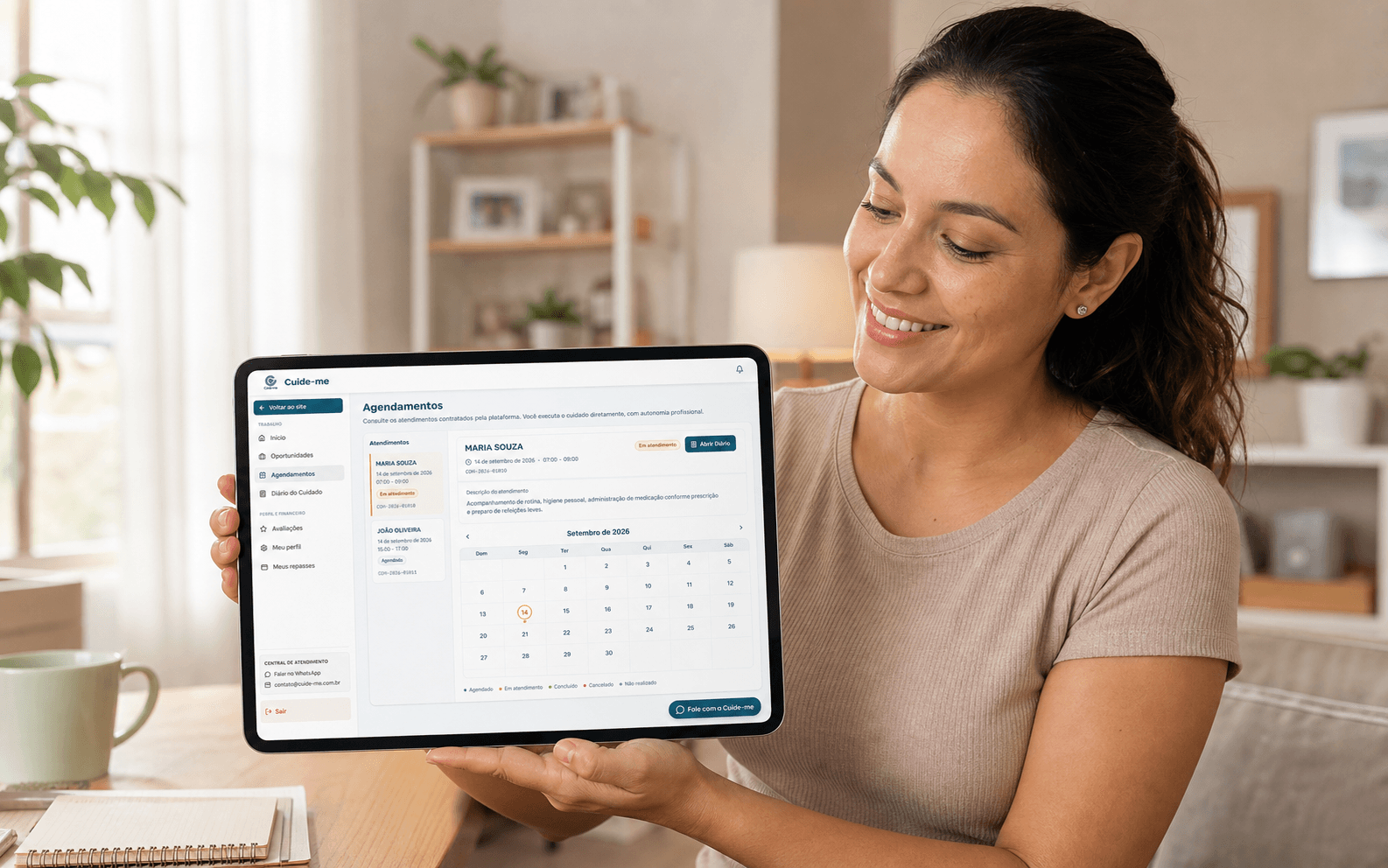 Cuidadora usando um tablet com a tela de agendamentos da Cuide-me